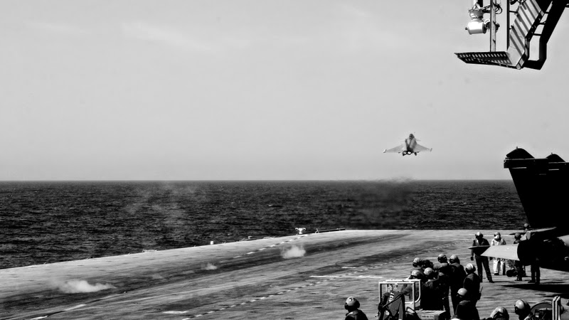 BLOG MODE HOMME PREPPY DANDY CONSEIL STYLE PARIS ELEGANCE TENDANCE JEUNE porte-avions Charles de Gaulle