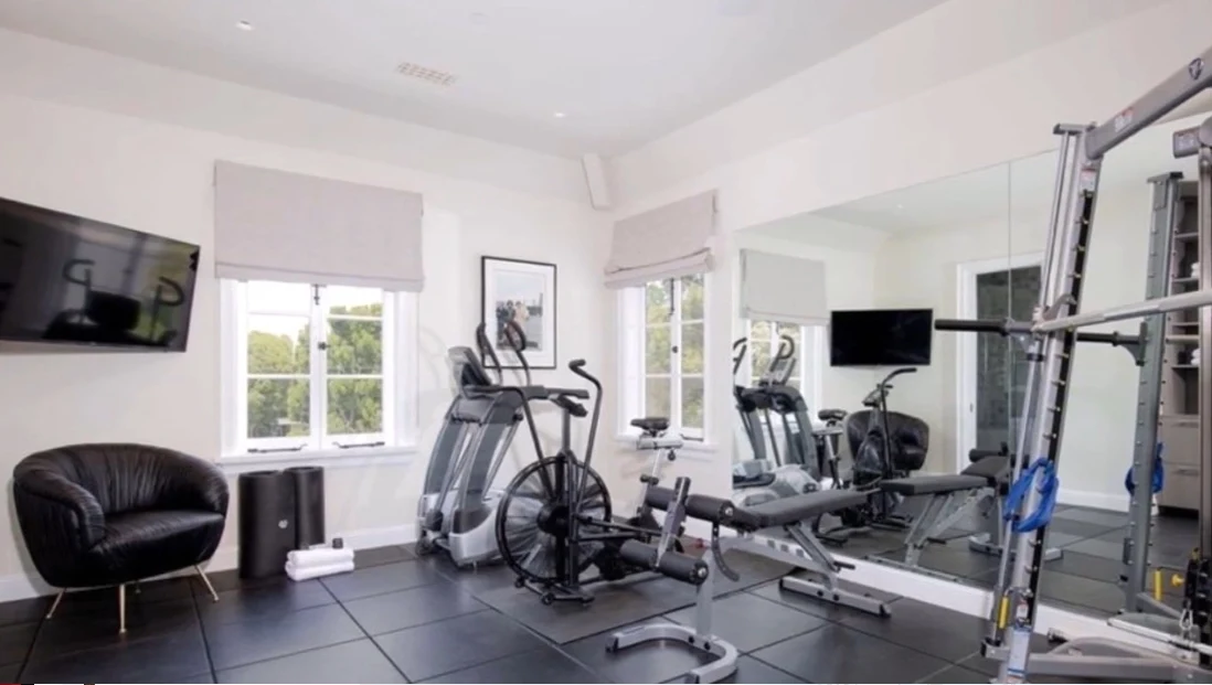 12 Photos vs. Justin Bieber & Hailey Baldwin $25.8 Million Beverly Park Mansion Interior Design Tour