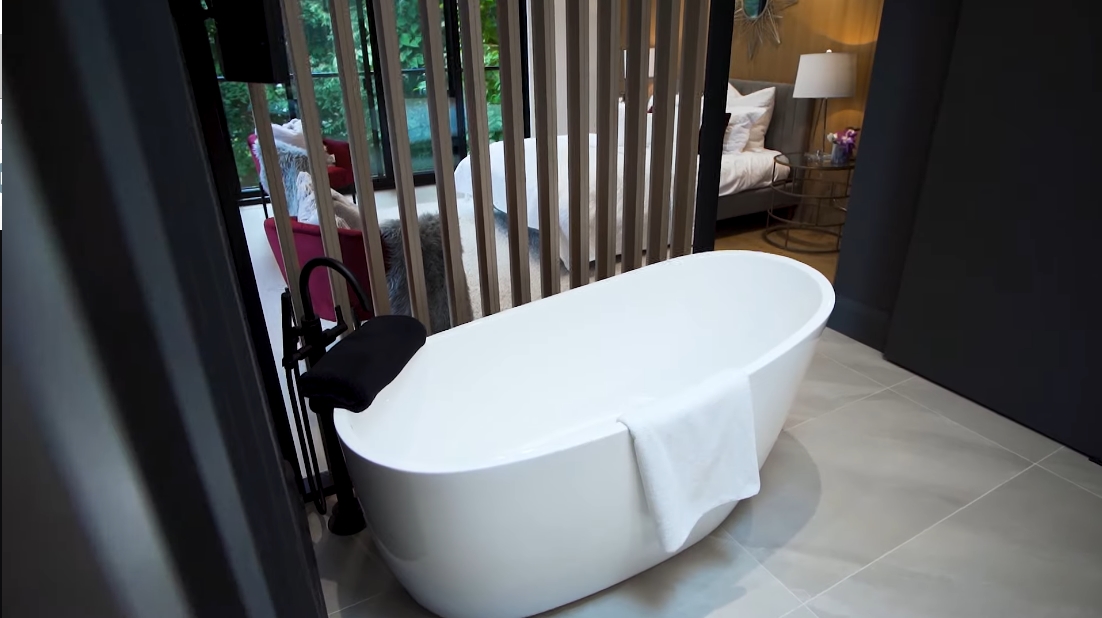 40 Interior Design Photos vs. 10 Second St, Toronto Luxury Home Tour