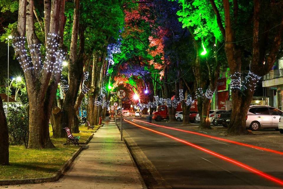 Prefeitura de Cruz das Almas inaugura iluminação natalina do centro Prefeitura de Cruz das Almas inaugura iluminação natalina do centro
