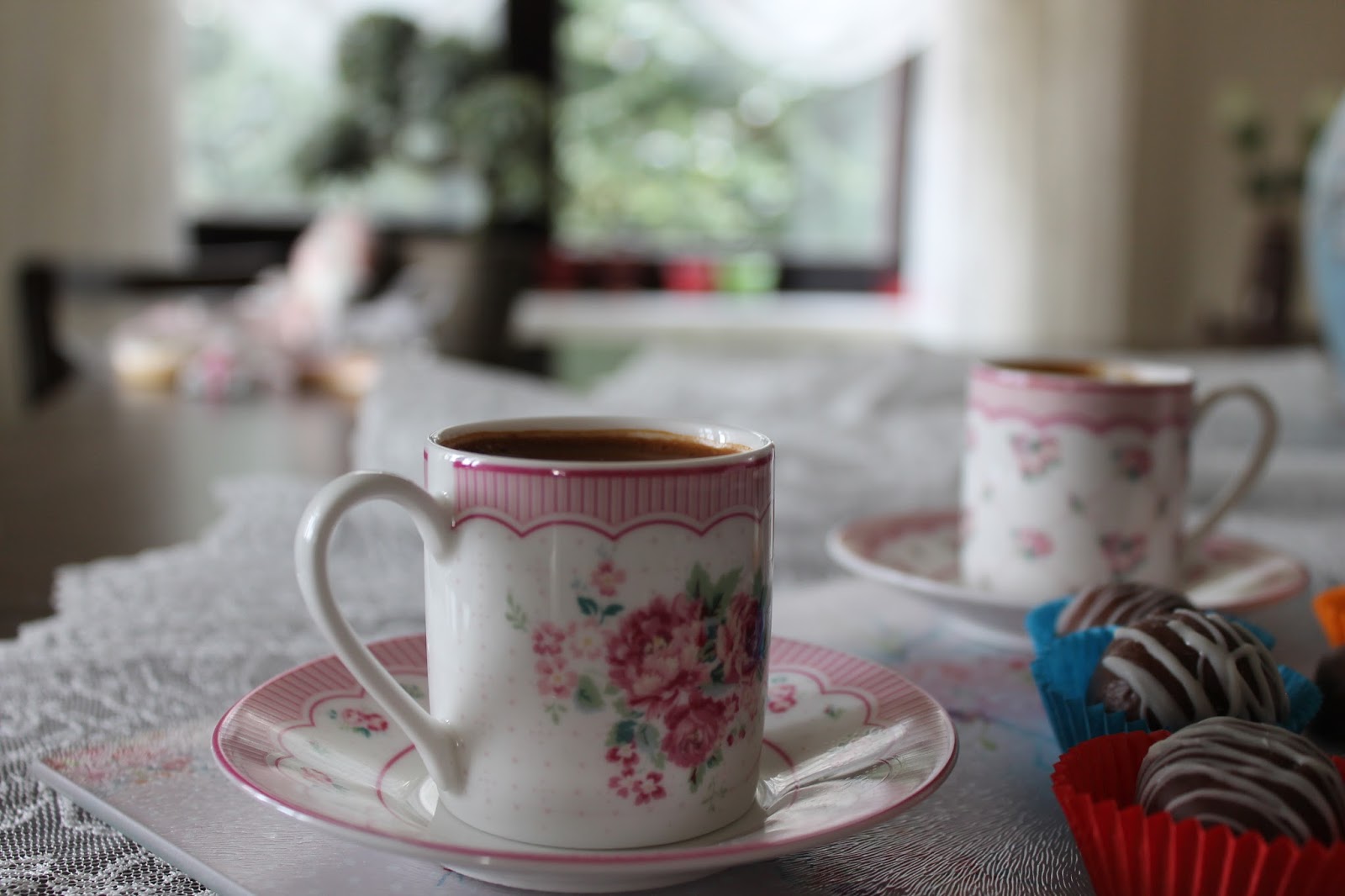 Turta Kokulu Ev El Yapımı Çikolata ile Kahve Keyfi