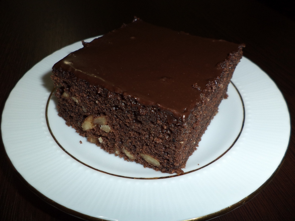 Lezzet Oyunu Çikolata Soslu Fındıklı Kek