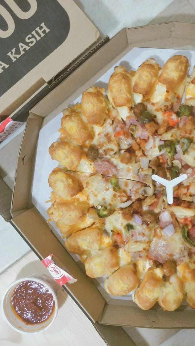 MustTry! Ultimate Cheesy Bites Pizza from Pizza Hut Aci Girl
