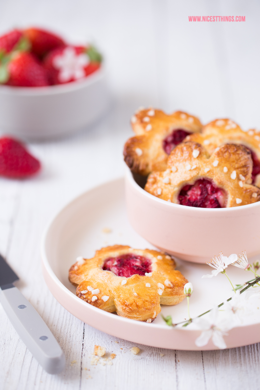 Handpies mit Erdbeeren Rezept Mini Pies Erdbeerpies #handpie #handpies #erdbeeren #strawberries #minipies #pie #dessert #frühlingsrezepte