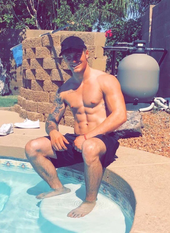 fit-young-shirtless-redneck-guy-smiling-feet-pool