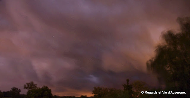 ciel d'orage, éclairs.