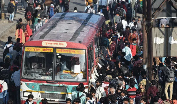 Lucknow, News, National, Government, Bus, Labours, UP Government, Yogi Adityanath, Migrant workers, Lockdown, UP govt arranges 1,000 buses for stranded migrant workers 