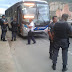 DOIS BANDIDOS ASSALTAM ÔNIBUS E ACABAM INDO PRA CASA DO CAPETA