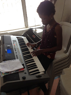 female pianist
