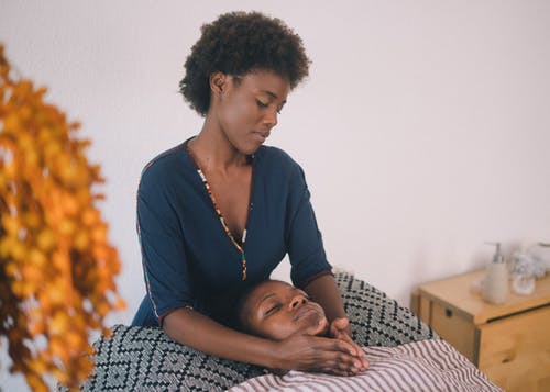 LE COMPLEXE D' INFERIORITÉ : COMMENT S' EN DEBARRASSER 13 massage
