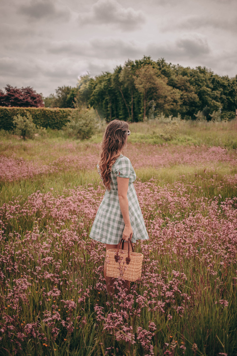 Introspection, flower fields and summer dresses - THE STYLING DUTCHMAN.