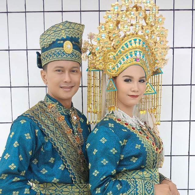 Pakaian Adat Provinsi Kepulauna Riau Pakaian Adat Provinsi Kepulauna Riau