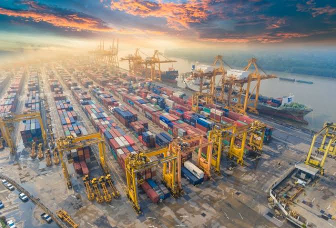 Vietnam investiga las elevadas tarifas de los contenedores Vietnam investiga las elevadas tarifas de los contenedores
