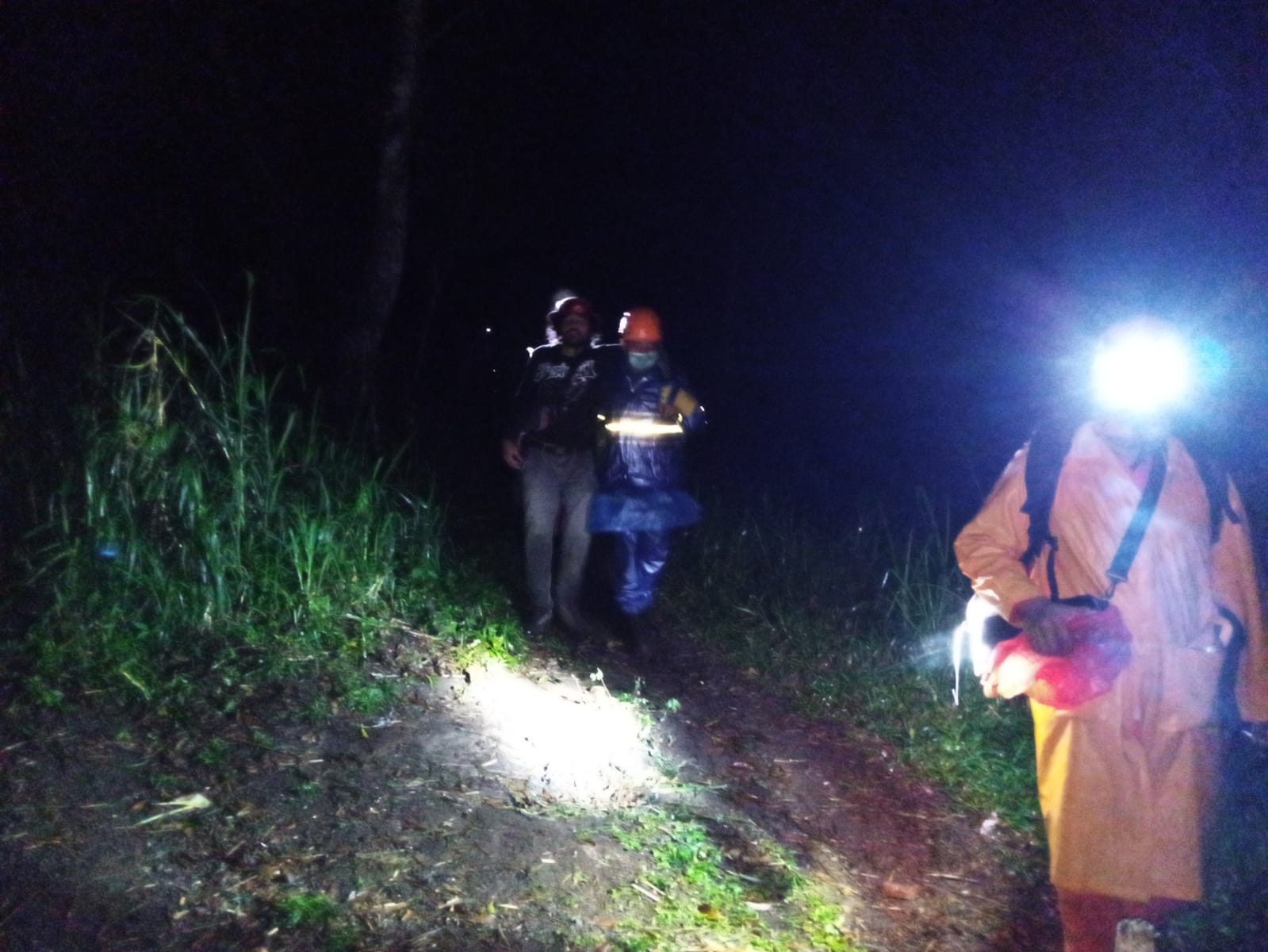 Tim SAR Evakuasi Lima Pendaki Gunung Agung di Hari Kemerdekaan RI