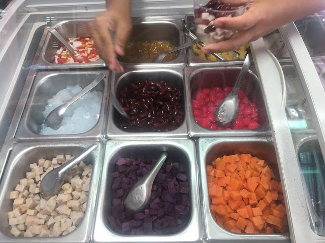 traditional toppings for Thai coconut ice cream