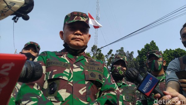 Mayjen Dudung Hardik FP1, Baliho HR5 Dipreteli Mayjen Dudung Hardik FP1, Baliho HR5 Dipreteli