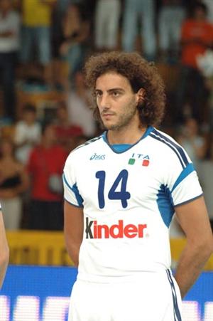 Jogadora da seleção de vôlei da Itália é chamada de 'macaco' por