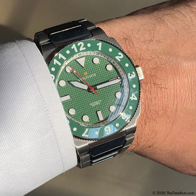 Vesuviate Doppio green wrist
