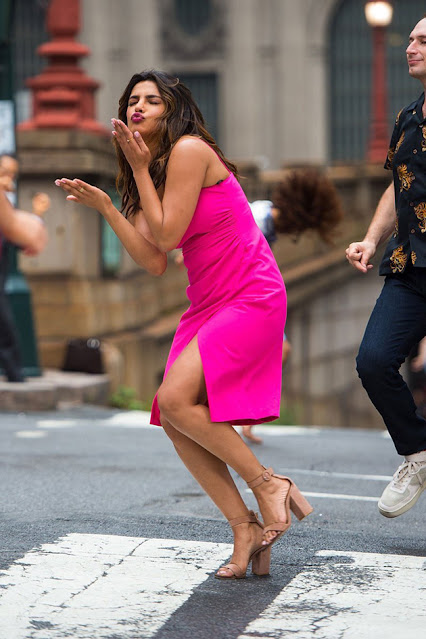 Priyanka Chopra And Nick Jonas Dance At new York Streets Photos 30