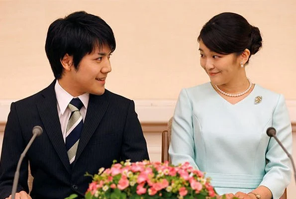 The Imperial Household Agency announced that Princess Mako, the eldest grandchild of Emperor Akihito and Empress Michiko got engaged to Kei Komuro