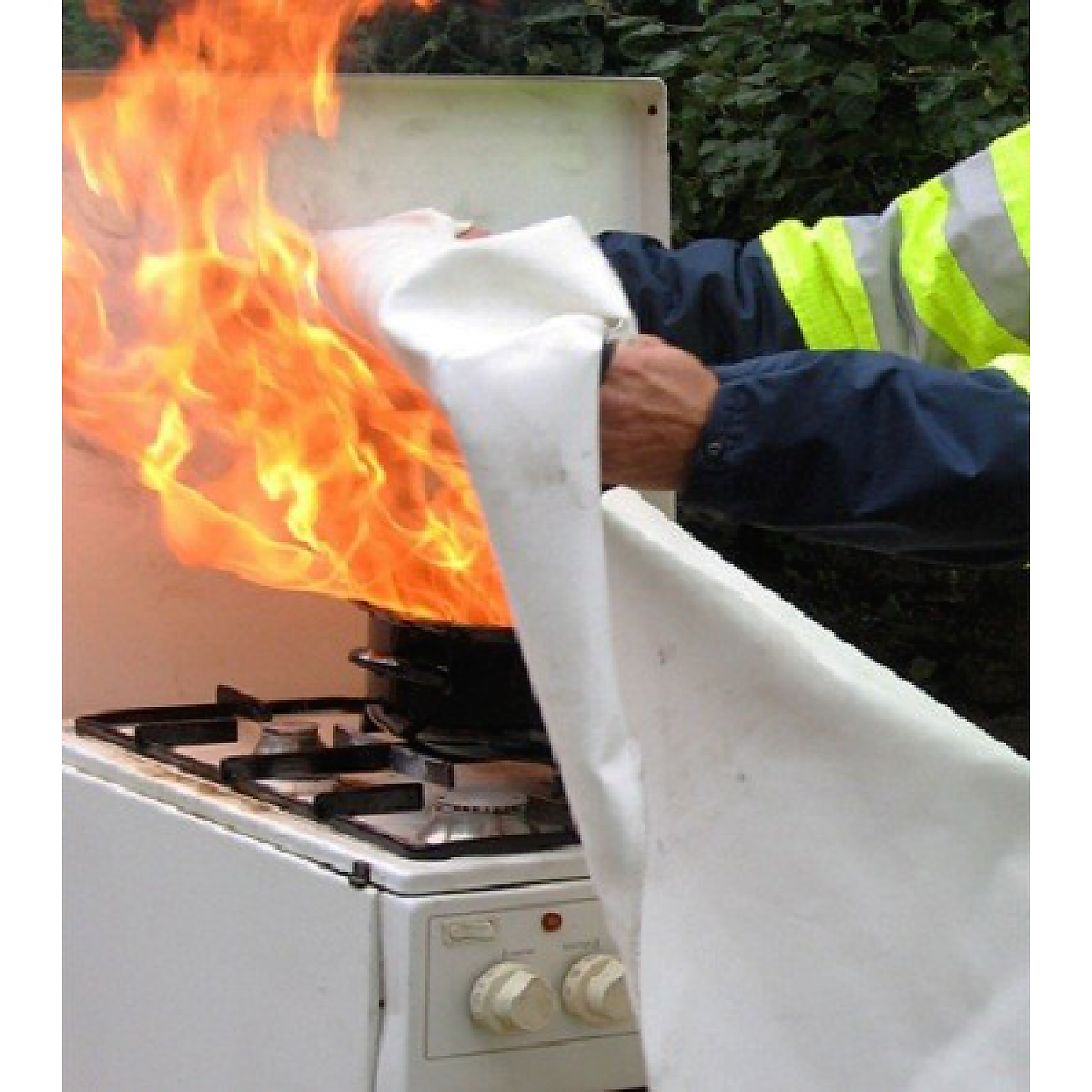 Fieggentrio tegen brand Blus voorzichtig.