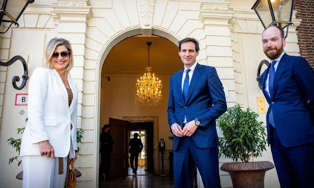 Queen Maxima wore a new white plain blazer suit from Massimo Dutti, and brown silk blouse