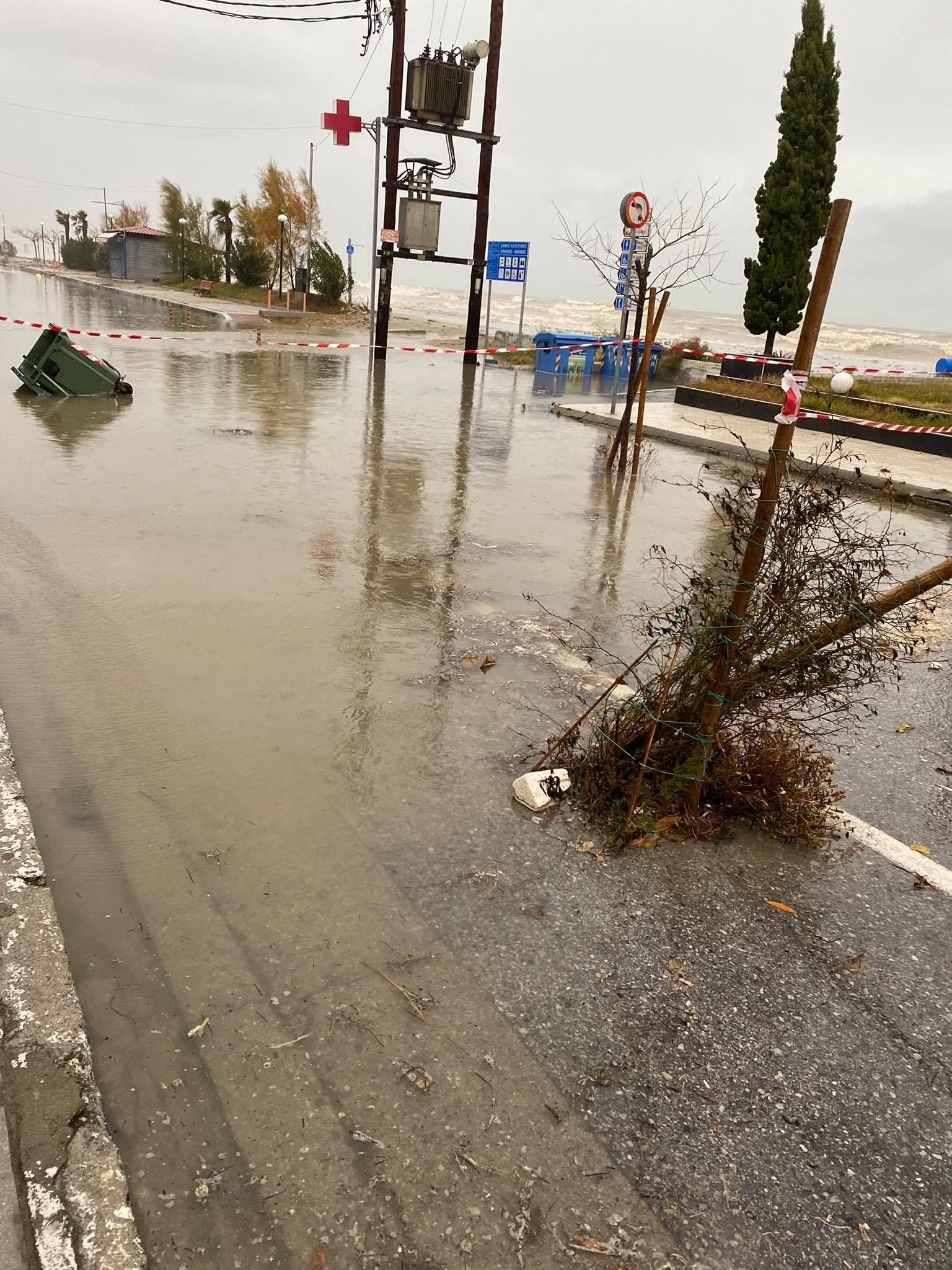 Εικόνες και βίντεο απο την κατάσταση που επικρατεί με την κακοκαιρία στην Παραλία Κατερίνης