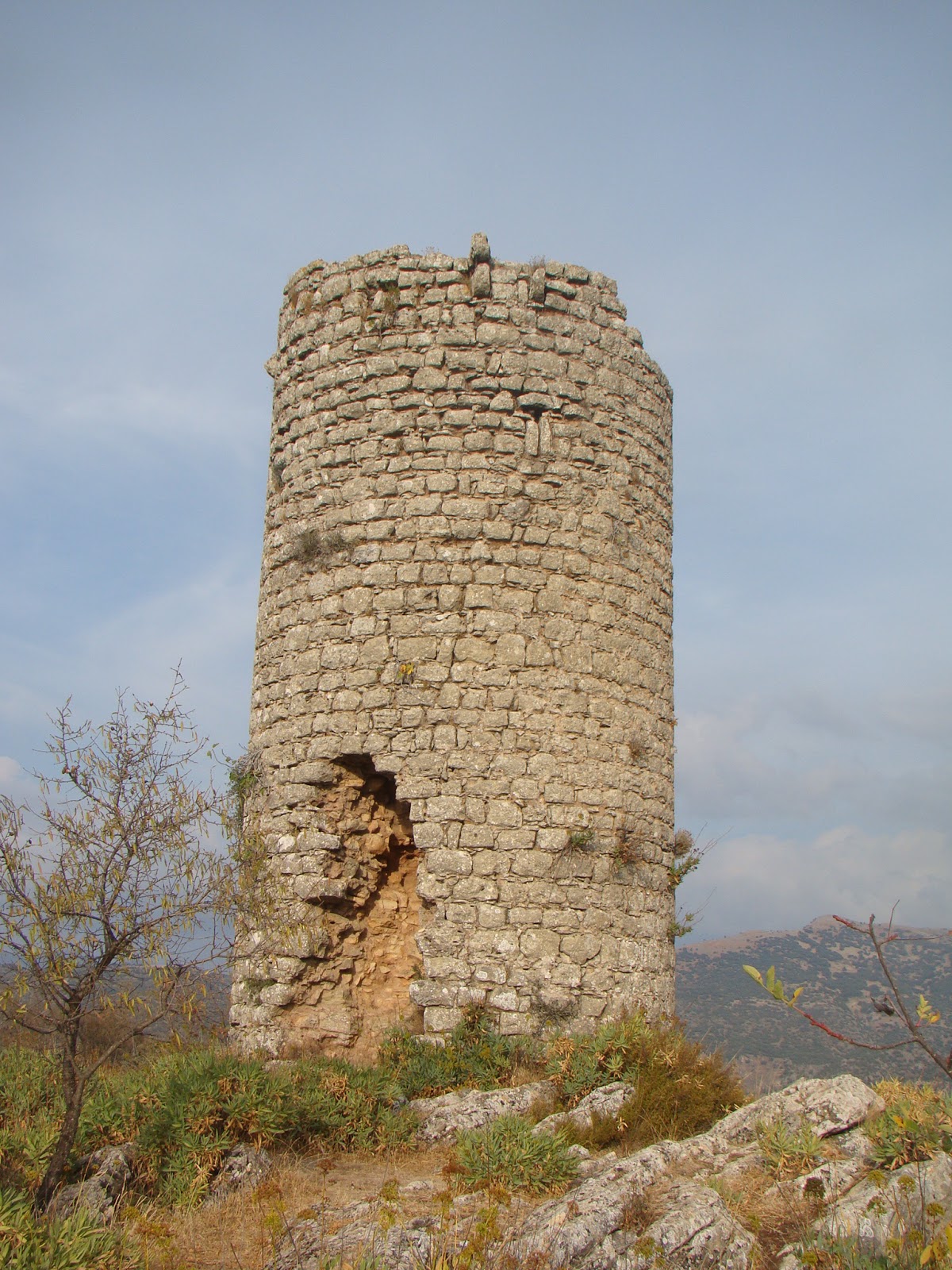 Foto de Torre de La Nava (Ruinas) en Castillo de Locubín, Jaén