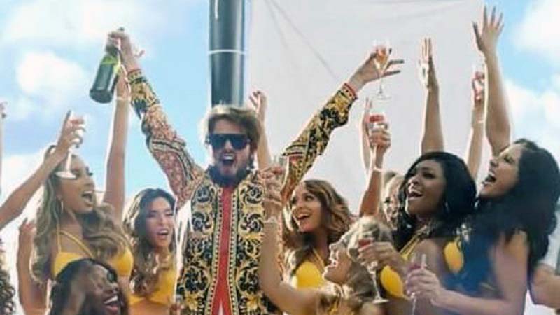 Di Video Klip ‘The Man’, Taylor Swift Sindir Leonardo DiCaprio Di Video Klip ‘The Man’, Taylor Swift Sindir Leonardo DiCaprio