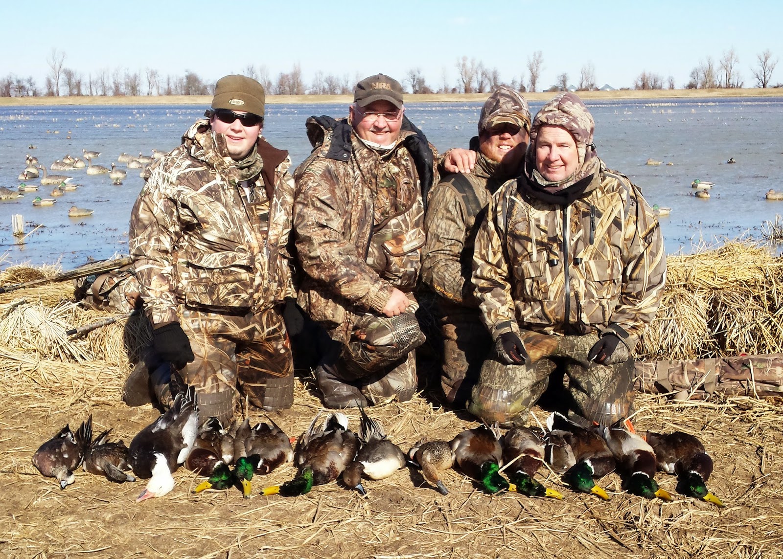 go-to-strategies-for-duck-hunting-big-rivers-wildfowl