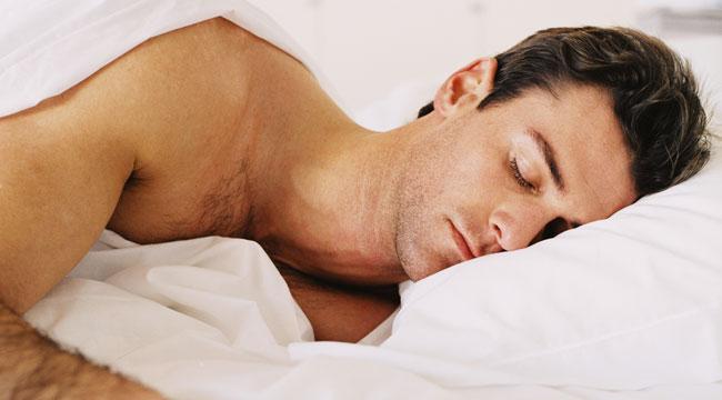 Duerme 8 horas diarias para mejorar tu testosterona