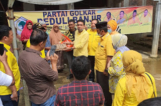 TM Nurlif dan Pengurus DPD II Golkar Aceh Timur Salurkan Bantuan untuk Korban Banjir Desember 16, 2020