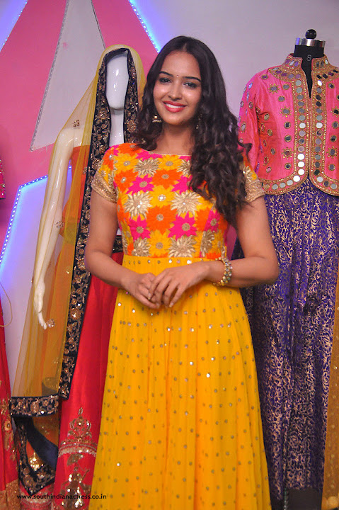 Pujita Ponnada at Aakruti Showroom Launch
