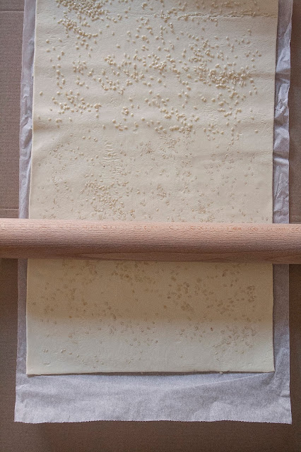 Grissini di pasta sfoglia ai semi di sesamo step 1