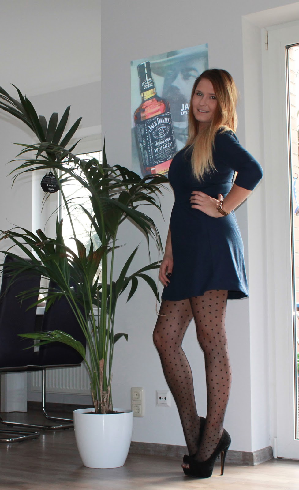 Fabulous Dressed Blogger Woman Nicole-2817