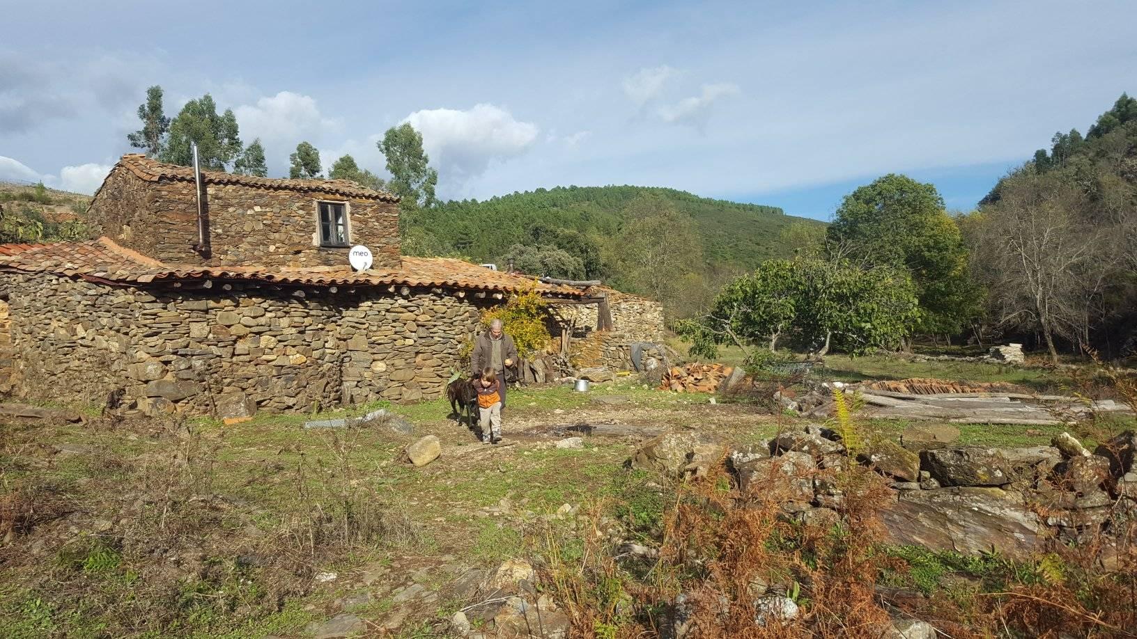 dry stone, house, portugal, alternative lifestyles