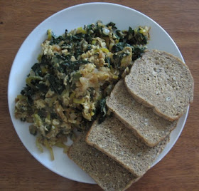 scrambled eggs with kale
