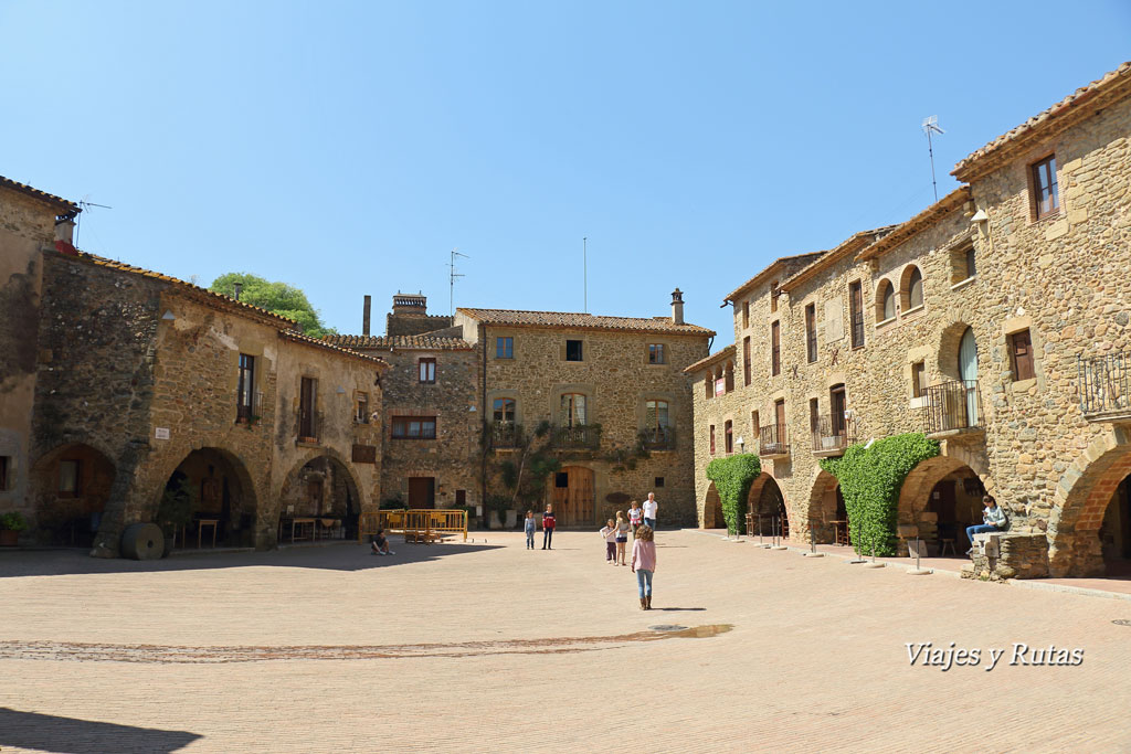 Plaça Jaume I, Monells