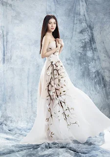 Lý Kim Thảo gợi ý váy nữ tính