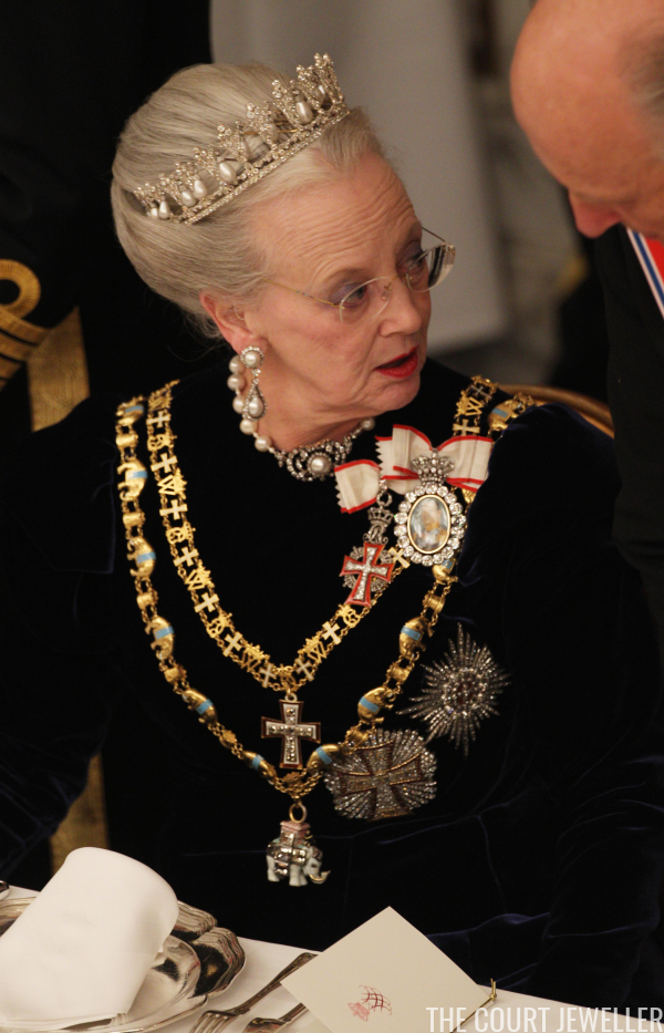 michael constantino iii the daily diadem the pearl poire tiara the court jeweller michael constantino iii the daily diadem the pearl poire tiara the court jeweller