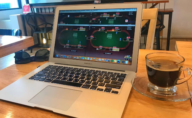 Top 10 live poker tells us