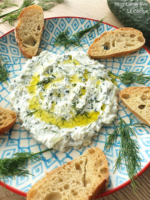 Tzatziki (Dip de Pepino, Yogur Griego y Eneldo Fresco)