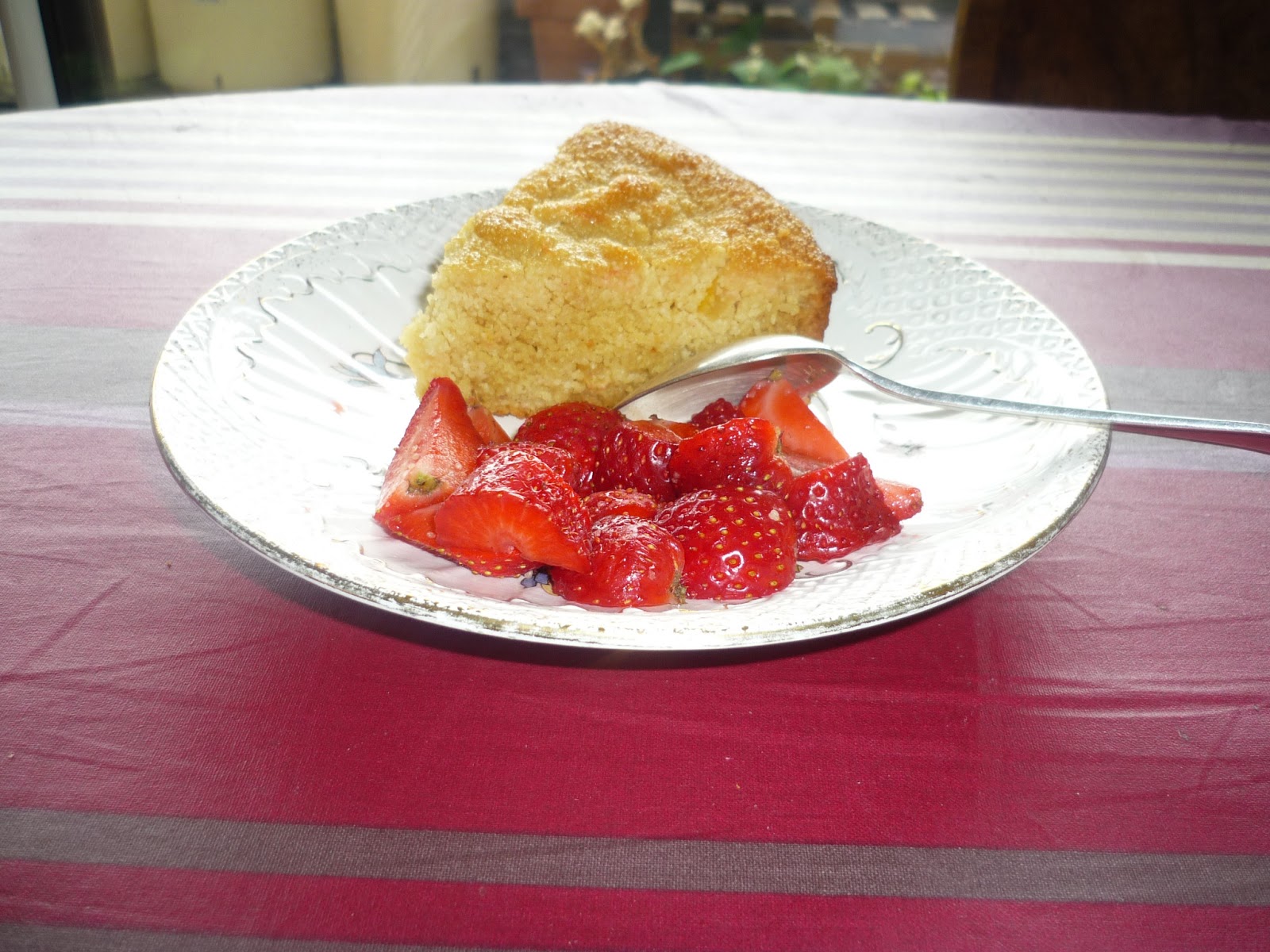 Cuillère et saladier Gâteau au couscous, huile d'olive et citron