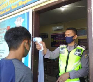 Terapkan Physical Distancing, Satpas Polres Enrekang Cegah Penularan Covid 19