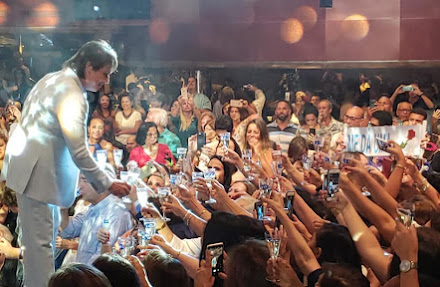 Roberto Carlos brinda com seus fãs durante show emocionante a bordo do navio Costa Favolosa - Projeto Emoções 2019