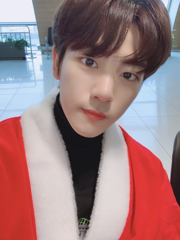 오늘자 깜짝으로 크리스마스 이벤트한 아이돌 | 인스티즈