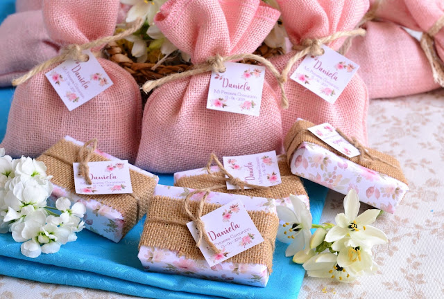 saquitos rosa con jabones regalos caseros comunion