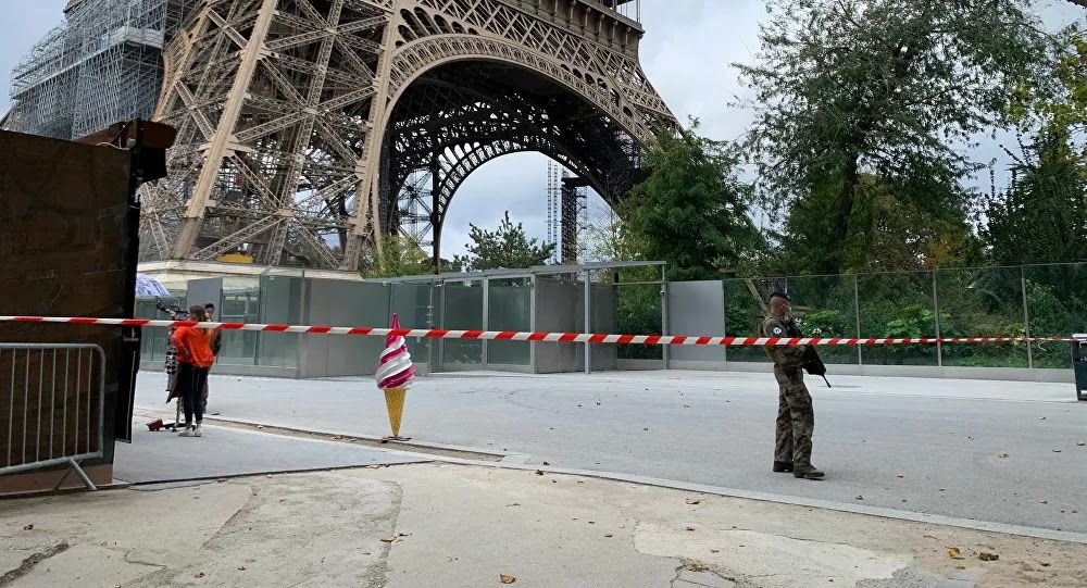 VIDEO : Un individu qui aurait crié «Allahu akbar» et menacé de «tout faire sauter» signalé à la tour Eiffel - photos