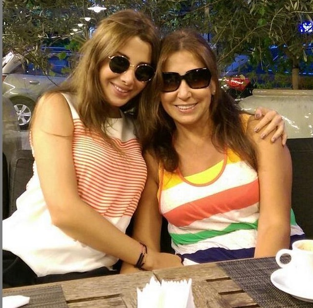 بالصور تعرف على والده الفنانه نانسى عجرم « الجديـــد تيفي