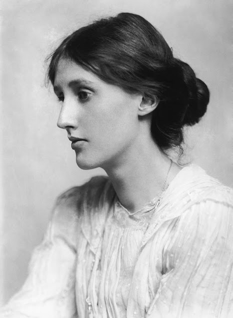 Biografi Virginia Woolf Penulis & Novelis    Biografi Virginia Woolf Penulis & Novelis Wanita InggrisVirginia Woolf (née Stephen) (25 Januari 1882 – 28 Maret 1941) adalah seorang novelis Inggris yang dianggap salah satu tokoh terbesar sastra modernis dari abad 20. Walaupun ia seringkali disebut sebagai seorang feminis, ia menyangkal julukan tersebut, karena ia merasa itu menunjukkan suatu obsesi dengan wanita dan permasalahan wanita. Dia memilih disebut seorang humanis (lihat Three Guineas). Pada masa antar perang dunia, Woolf merupakan tokoh penting komunitas sastra London dan menjadi anggota grup Bloomsbury. Karyanya yang paling dikenal antara lain novel Mrs. Dalloway, To the Lighthouse, Orlando, dan esainya A Room of One's Own.  Setelah sekolah di rumah sebagian besar masa kecilnya, kebanyakan dalam sastra Inggris dan sastra Victoria , Woolf mulai menulis secara profesional pada tahun 1900. Selama periode interwar , Woolf adalah tokoh penting dalam masyarakat sastra London dan tokoh sentral di Bloomsbury yang berpengaruh Kelompok intelektual. Dia menerbitkan novel pertamanya berjudul The Voyage Out pada tahun 1915, melalui Hogarth Press , sebuah rumah penerbitan yang didirikannya bersama suaminya, Leonard Woolf . Karya-karyanya yang paling terkenal termasuk novel